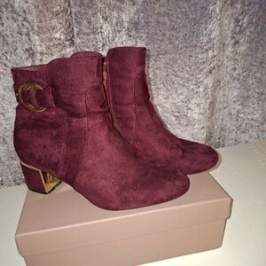 Chic Maroon Ankle Booties